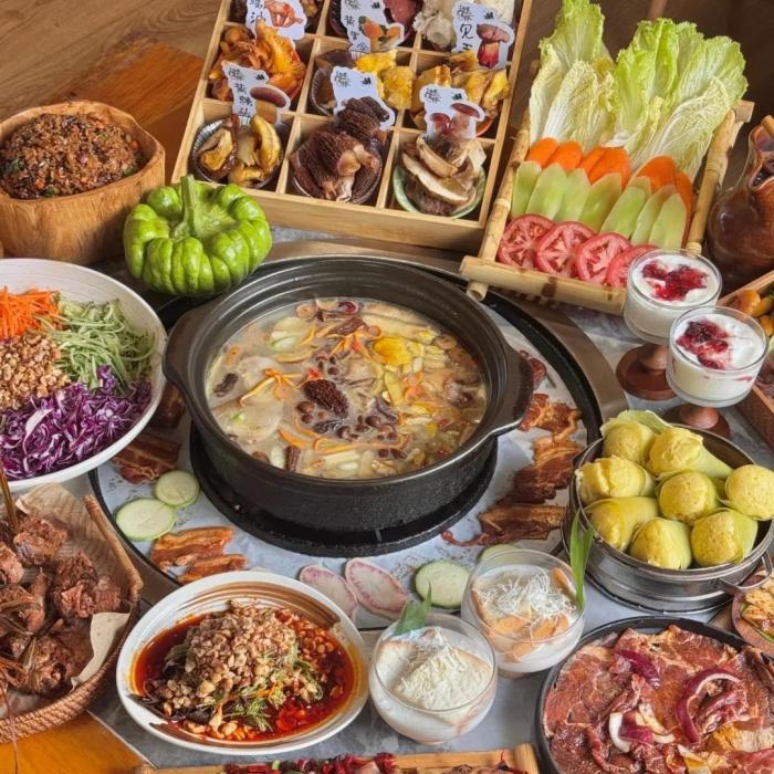 Yunnan Wild Mushroom Hotpot Food Tour | 5-Day Dali & Kunming Gourmet Private Tour
