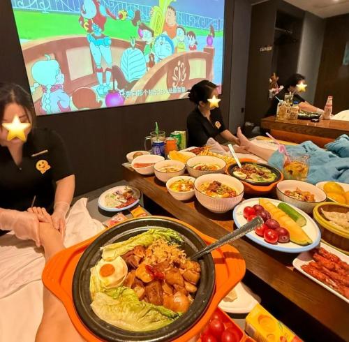 Hunan · Land of Fish & Rice and Sleepless City Flavor Odyssey: 5 Days, 4 Nights Yueyang, Yiyang, Liling, Changsha Food Tour