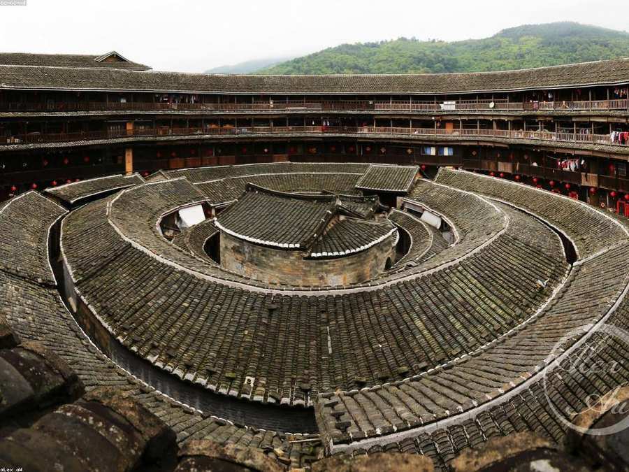 Tulou roundhouse