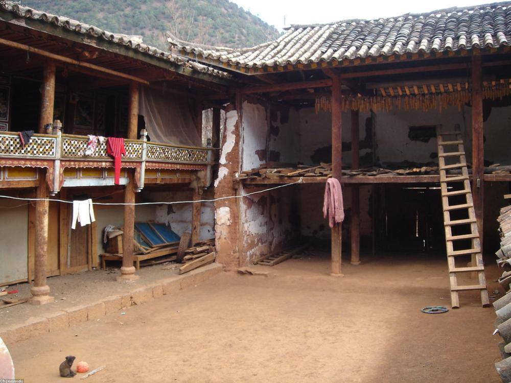 Lugu Lake shore