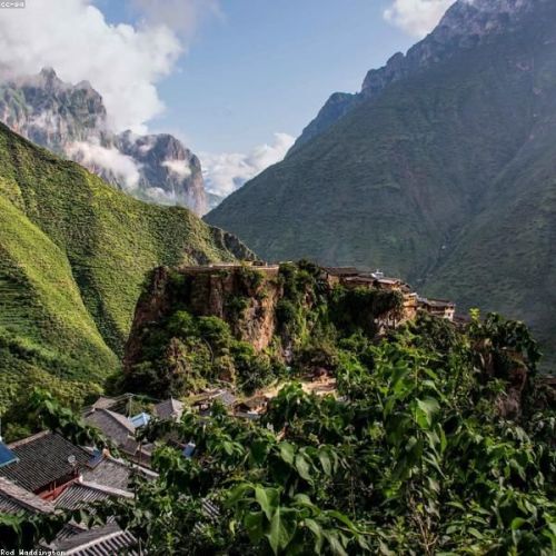 Xiangxi Hidden Realm: 5-Day Deep Cultural Immersion & Ancient Towns