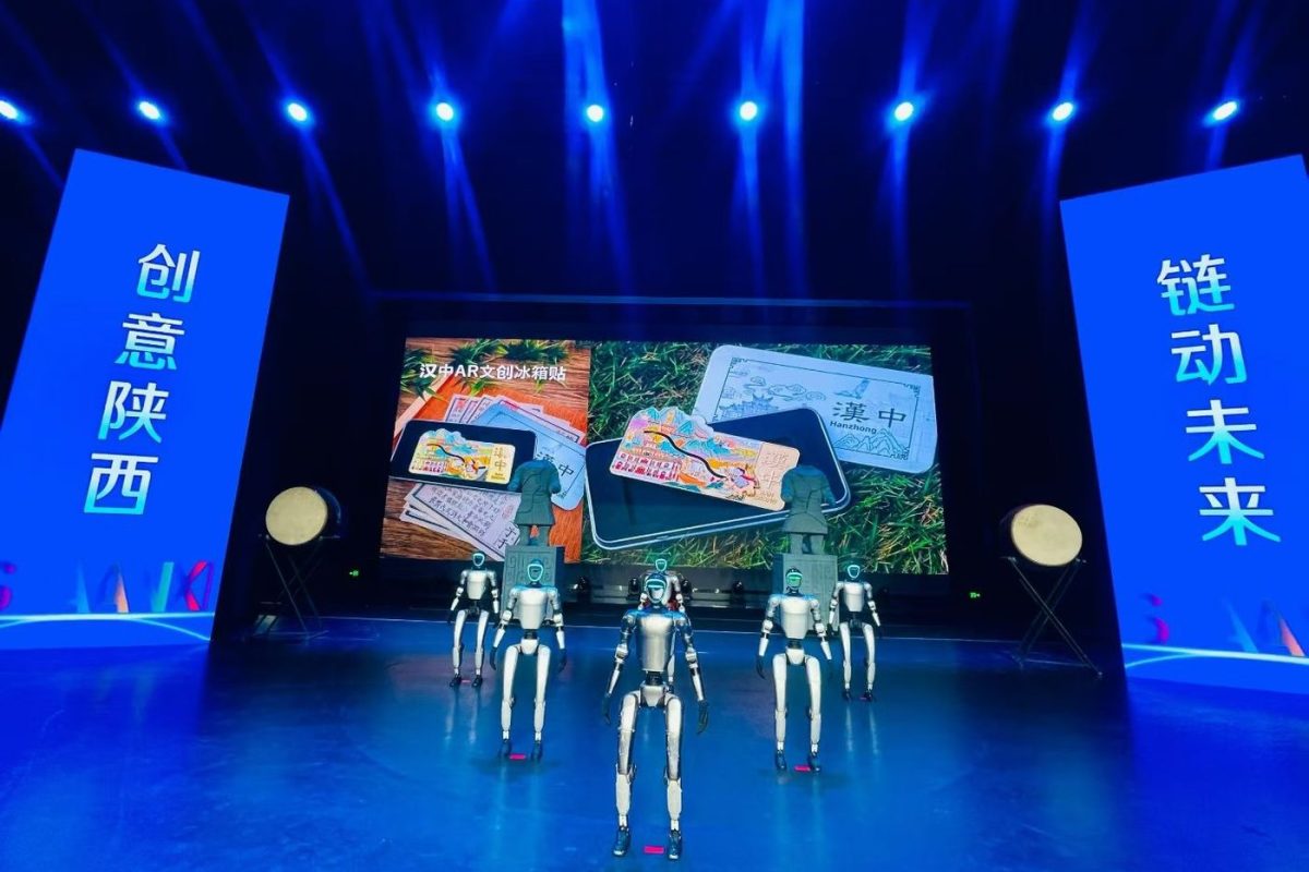 舞台 LED 背景前的机器人演出，布光与彩排同步完成