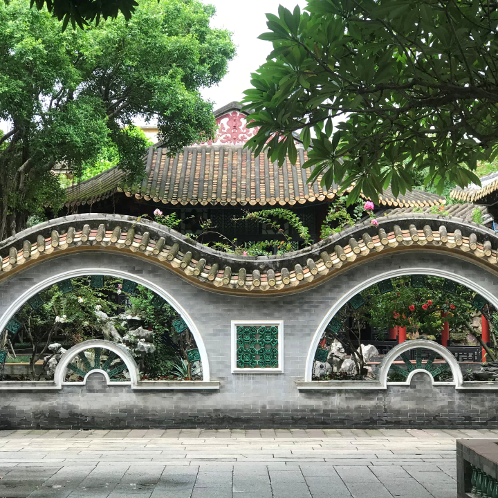 In the morning, gain exclusive access to Qinghui Yuan, admiring the exquisite layout of Lingnan gardens under the guide's leadership, and taking crowd-free garden photos. Then stroll along Huagai Road, tasting Shunde specialties like Double-Skin Milk and Fried Milk. In the afternoon, drive to Midea Egret Lake, check into the Half-Mountain Hot Spring hotel, and experience Thai herbal SPA. In the evening, head to Guangdong Eternal Love, join the Song costume party, and watch the immersive performance.