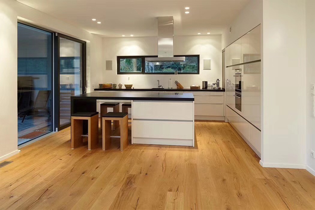 AM-09 Engineered oak wood flooring installed in Munich apartment project 