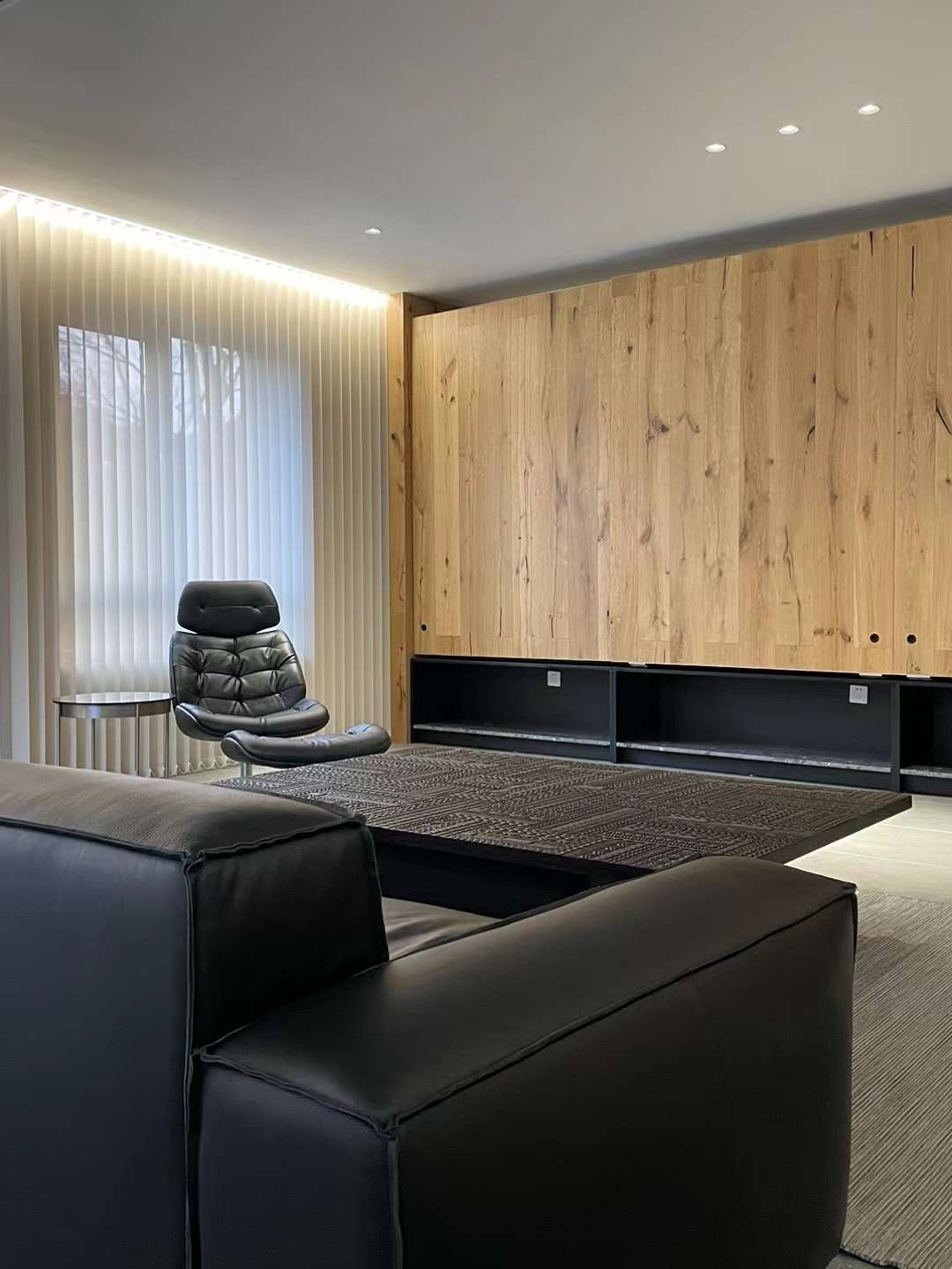 AM-09 Engineered oak wood flooring installed in Munich apartment project 