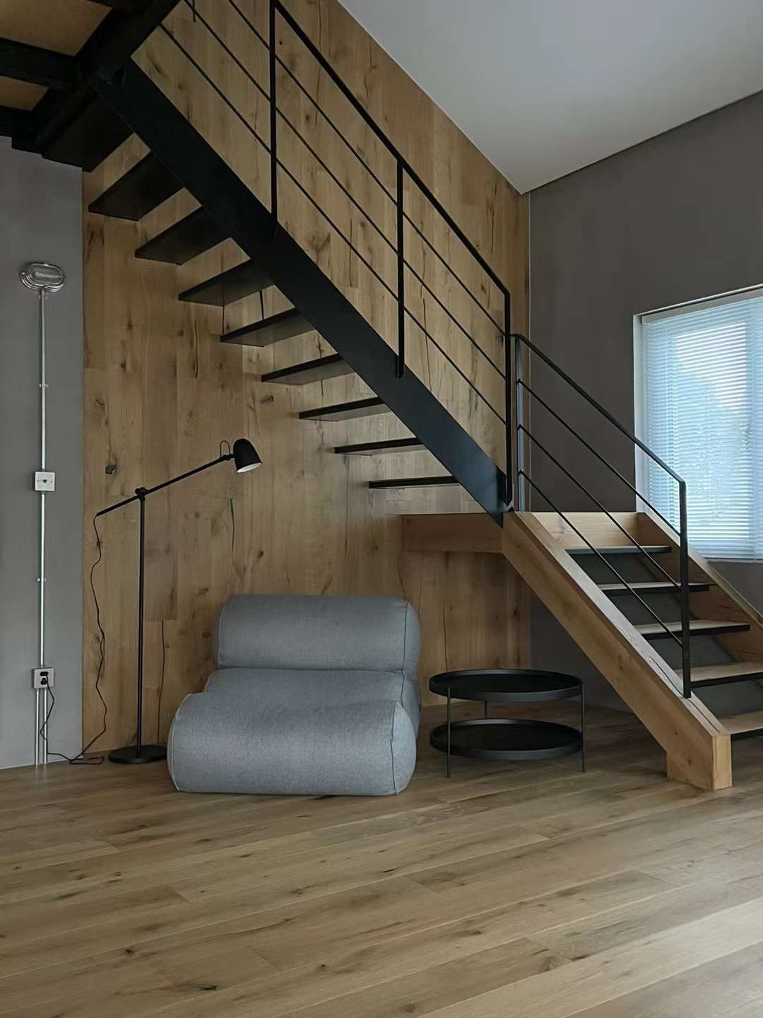 AM-09 Engineered oak wood flooring installed in Munich apartment project 