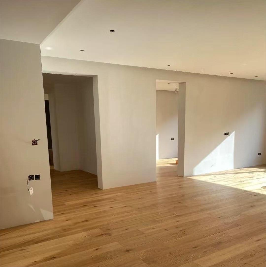 Less Is More: How Medium-Tone Oak Defines a Minimalist Home in Vancouver