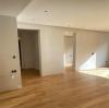 Less Is More: How Medium-Tone Oak Defines a Minimalist Home in Vancouver