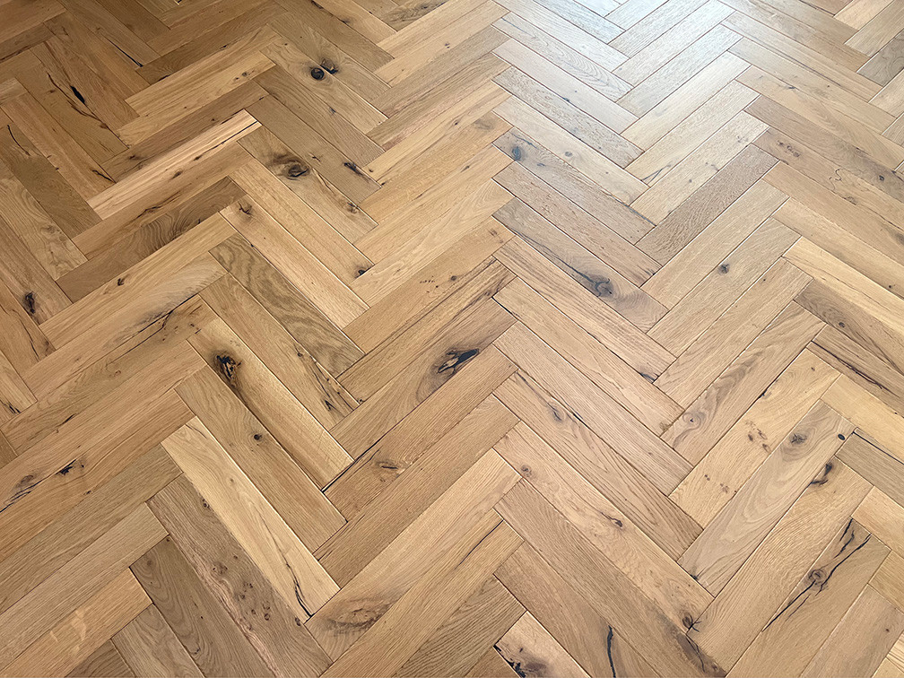 AC-11 White Oil Smoked Herringbone EF Grade Broken Edge Detail