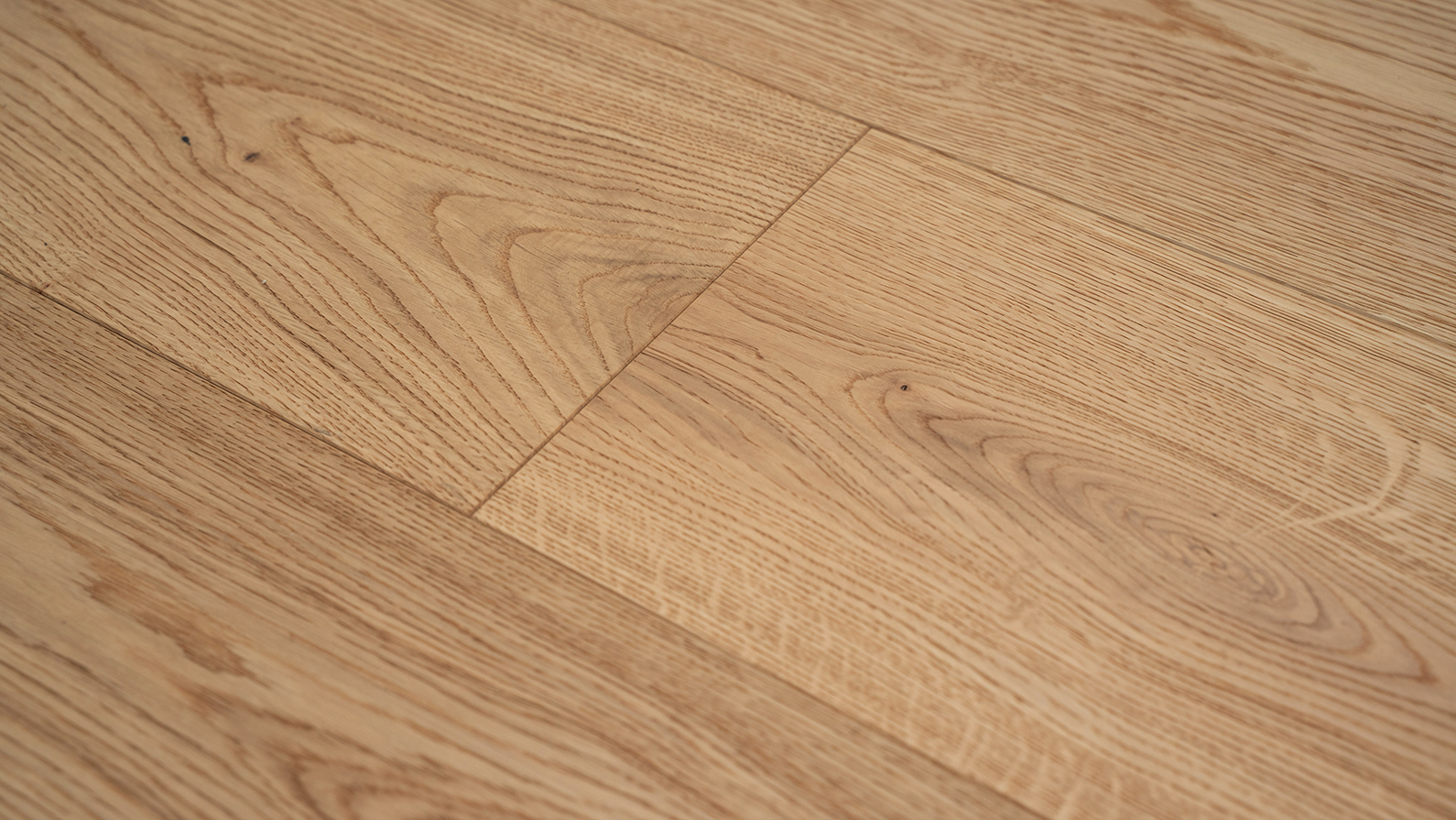 Natural Oak Wide Plank Engineered Flooring -- AM-14