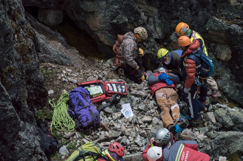 Outdoor emergency kit application scenarios