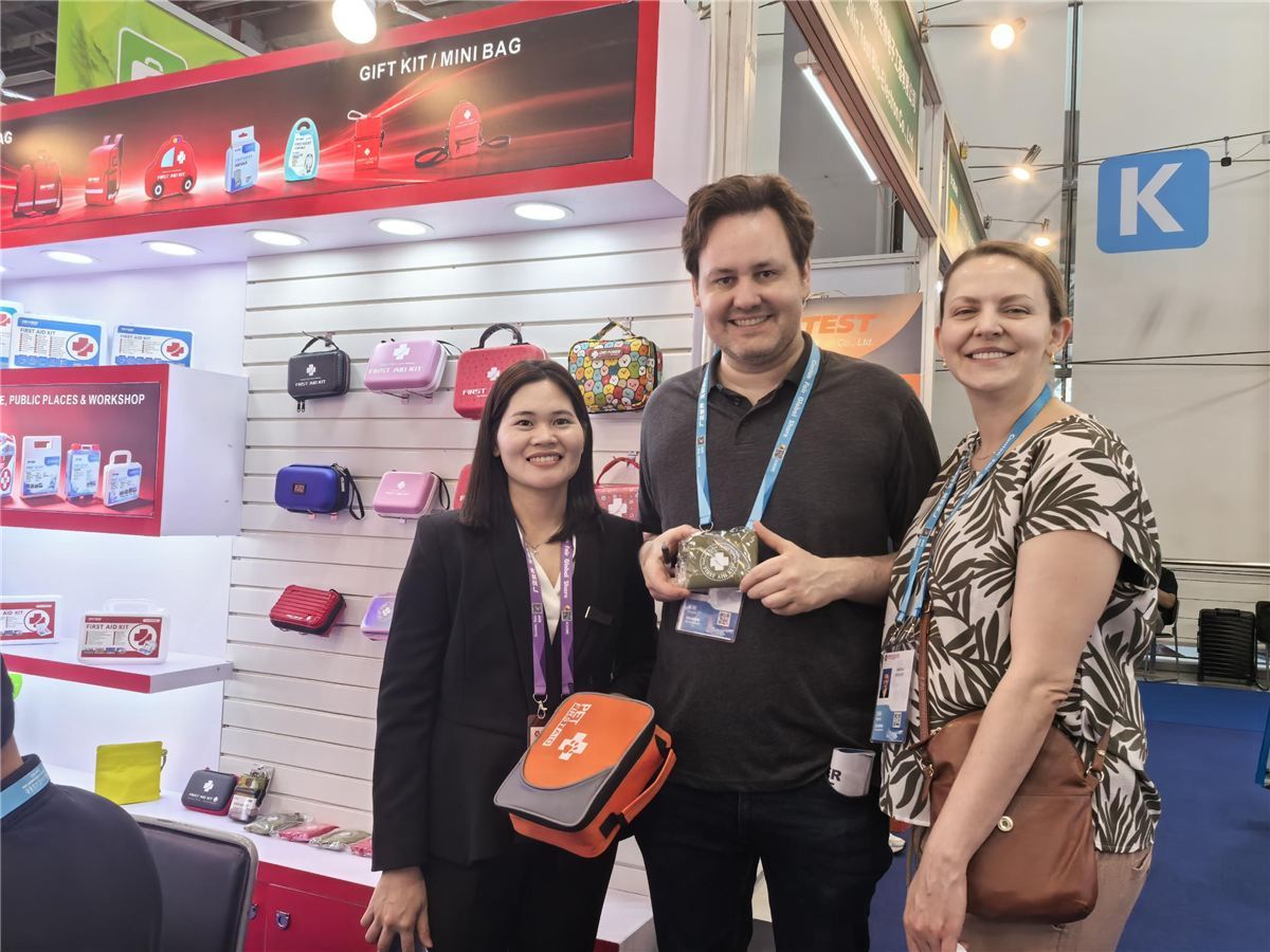 Customers meeting the ORI-POWER team at Booth 9.2K46 during Canton Fair 2026