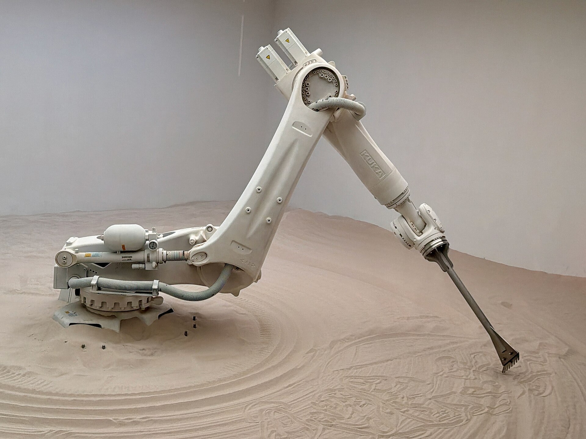 Industrial robotic arm, an application that uses low KV, high torque joint motors