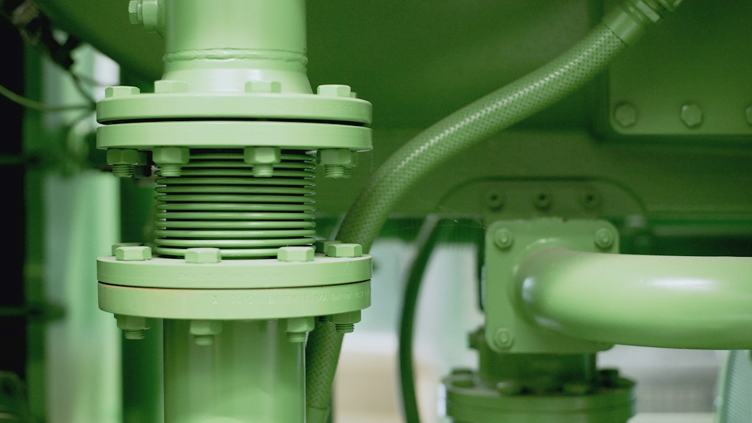 An industrial air compressor system with the oil separator highlighted