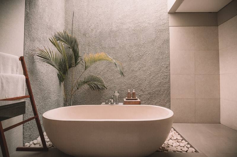 Oyaqua bathroom accessories collection