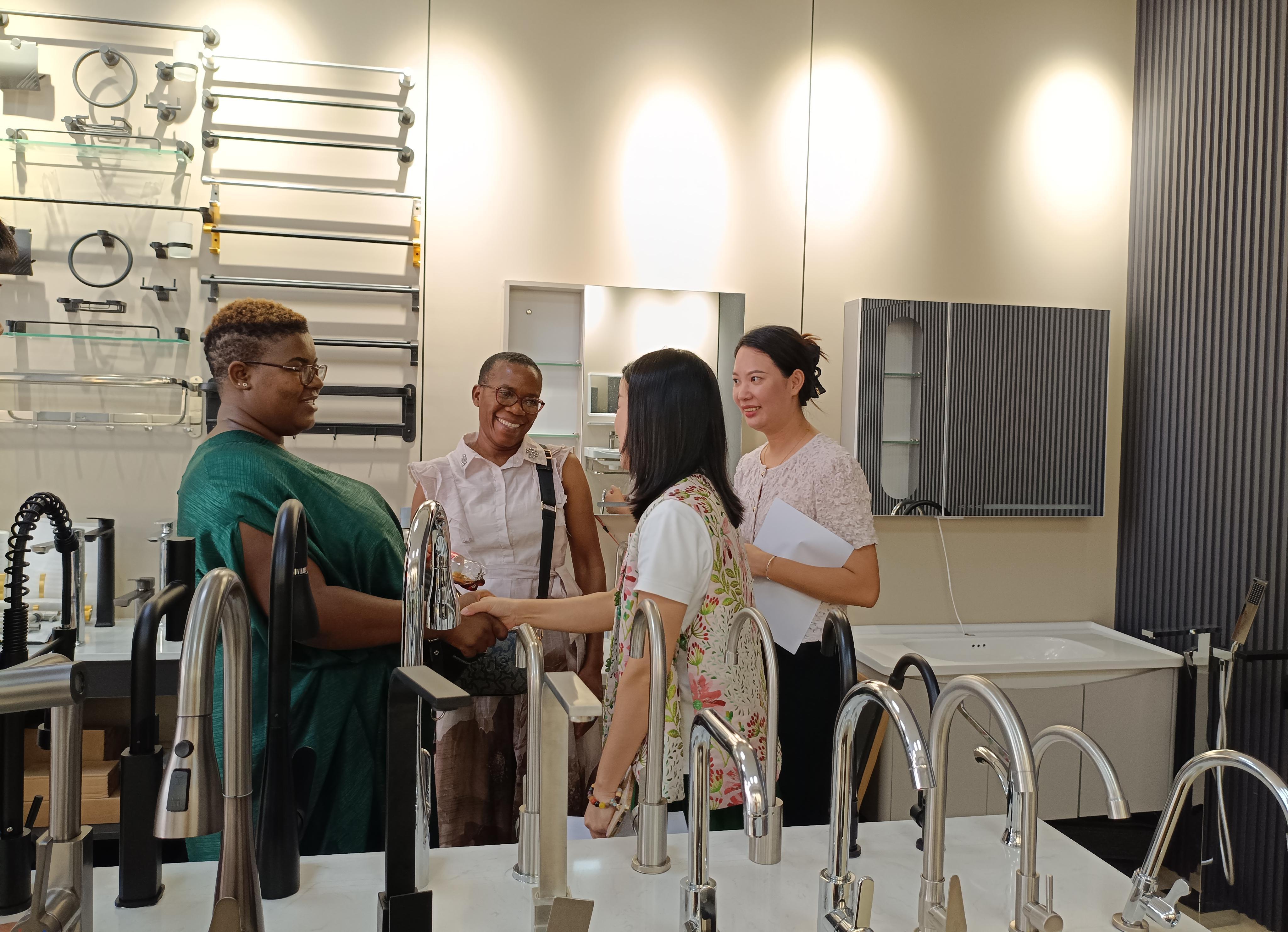 Our sales representatives are showcasing OYAQUA products to customers in the showroom.