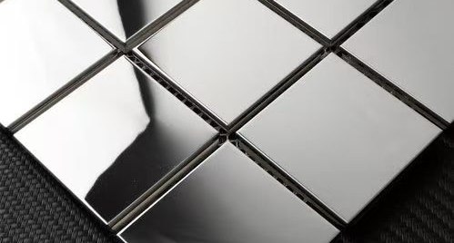 Mirror polished stainless steel panels with a clean continuous reflection