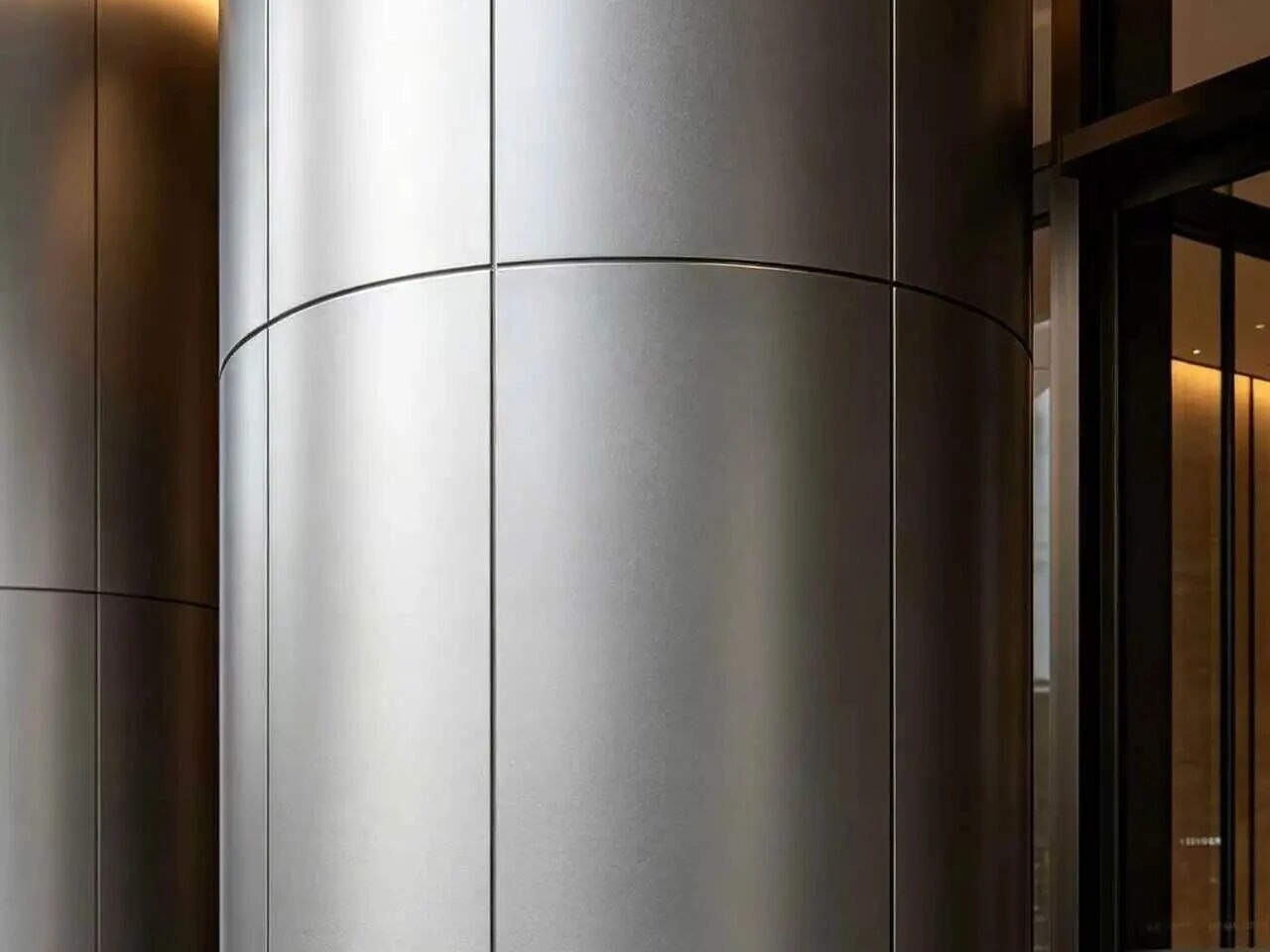 Brushed stainless steel wall cladding with controlled directional reflection
