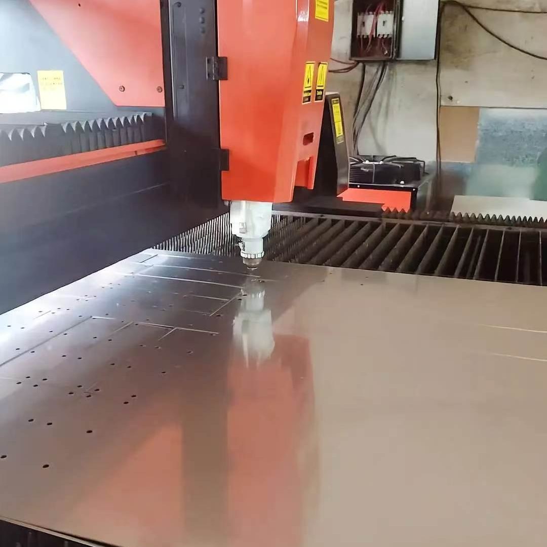 Fibre laser cutting a full-size stainless steel sheet on a large-format machine