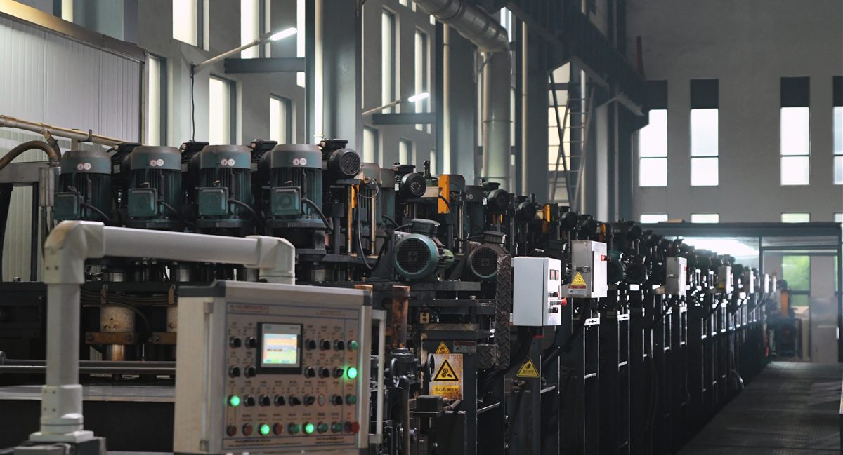 Multi-head coil-to-coil mirror polishing line for stainless steel