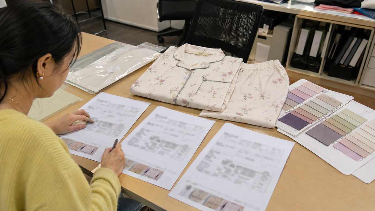 Sleepwear buyer comparing pajama manufacturer quotations by fabric specification customization and production scope