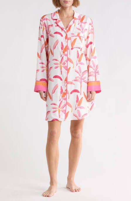 Printed sleep shirt with a collar, long sleeves and contrast cuffs