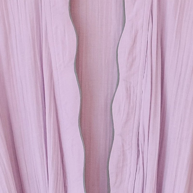 Contrast piping along the open front of a crinkle cotton robe