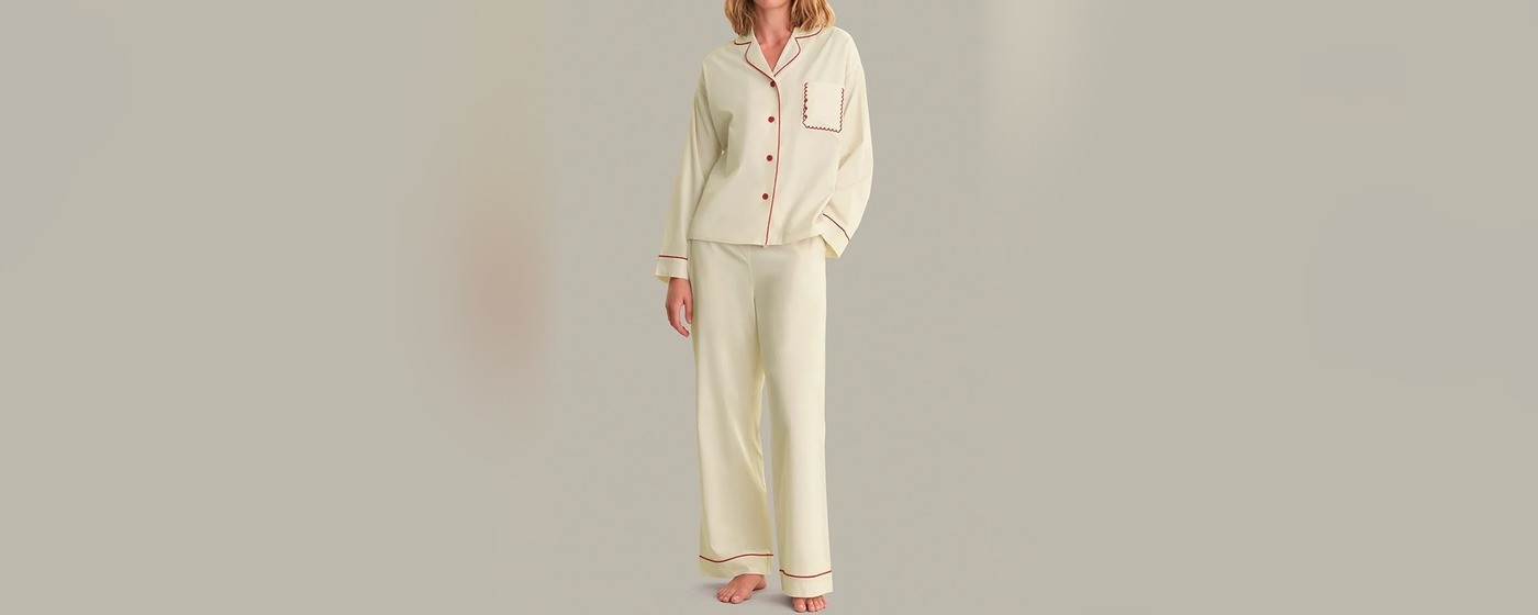 Women's off-white cotton jersey pajama set with red contrast piping