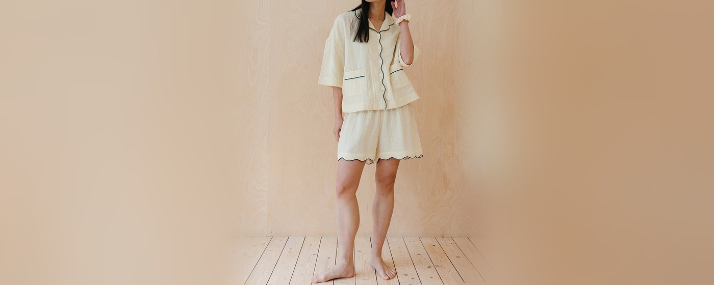 Women's buttermilk crinkle cotton short pajama set with navy contrast piping