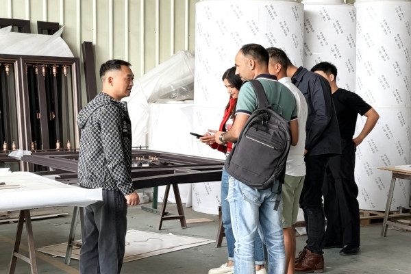 LANDRAN Receives Overseas Clients for Factory Inspection & Global Cooperation Negotiation