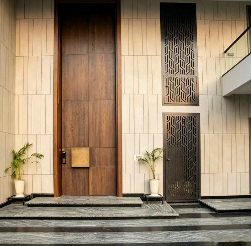Custom Extra‑Tall Aluminium Pivot Doors Transform Villa Facade Aesthetics
