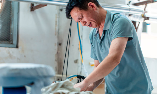 How Does the Clothing Manufacturing Process Work? A Step-by-Step Guide