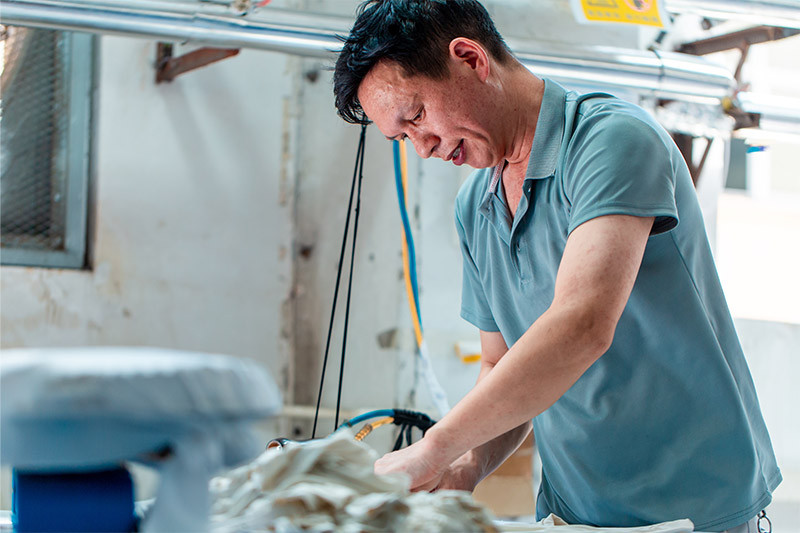 How Does the Clothing Manufacturing Process Work? A Step-by-Step Guide