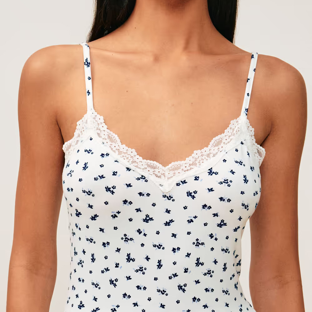 Lace trim V neck floral cami detail