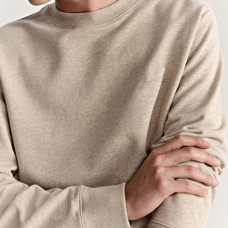 Ribbed crew neck and cuff detail