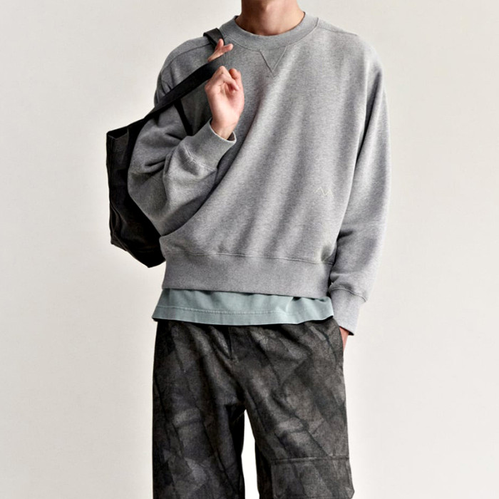 Relaxed Fit Crew Neck Sweatshirt | Soft Fleece Pullover with V-Stitch Collar Detail | OEM Sweatshirt Manufacturer