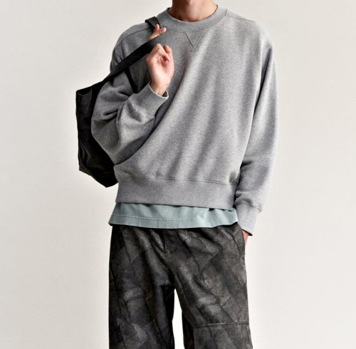 Relaxed Fit Crew Neck Sweatshirt | Soft Fleece Pullover with V-Stitch Collar Detail | OEM Sweatshirt Manufacturer