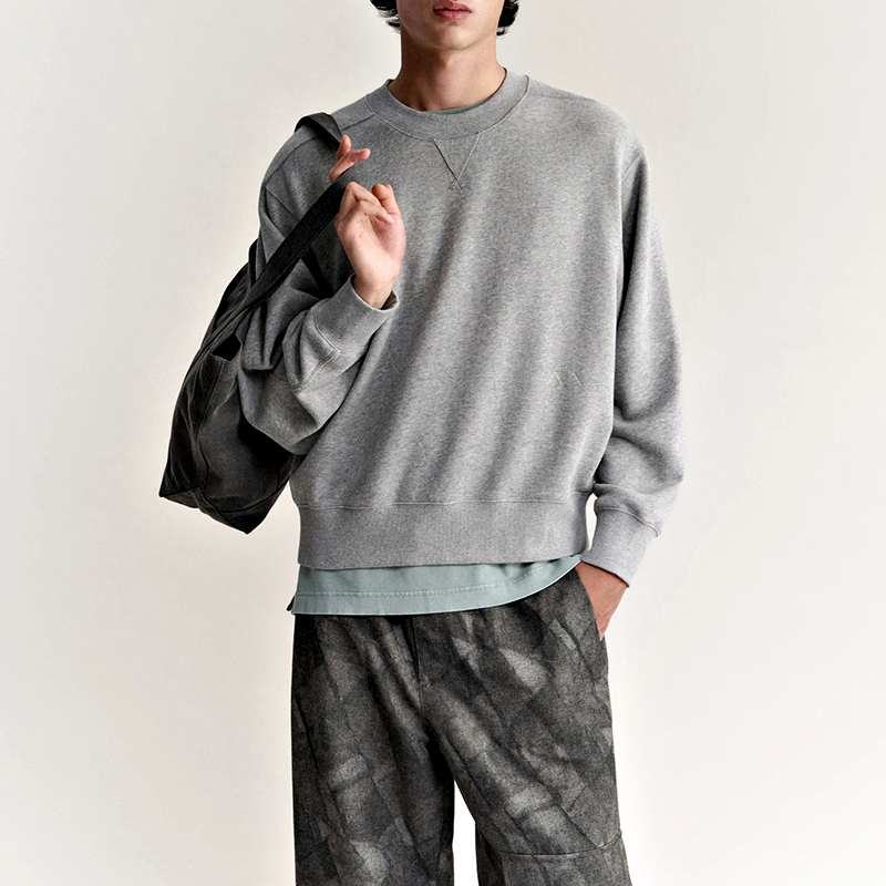 Ribbed cuff and hem detail