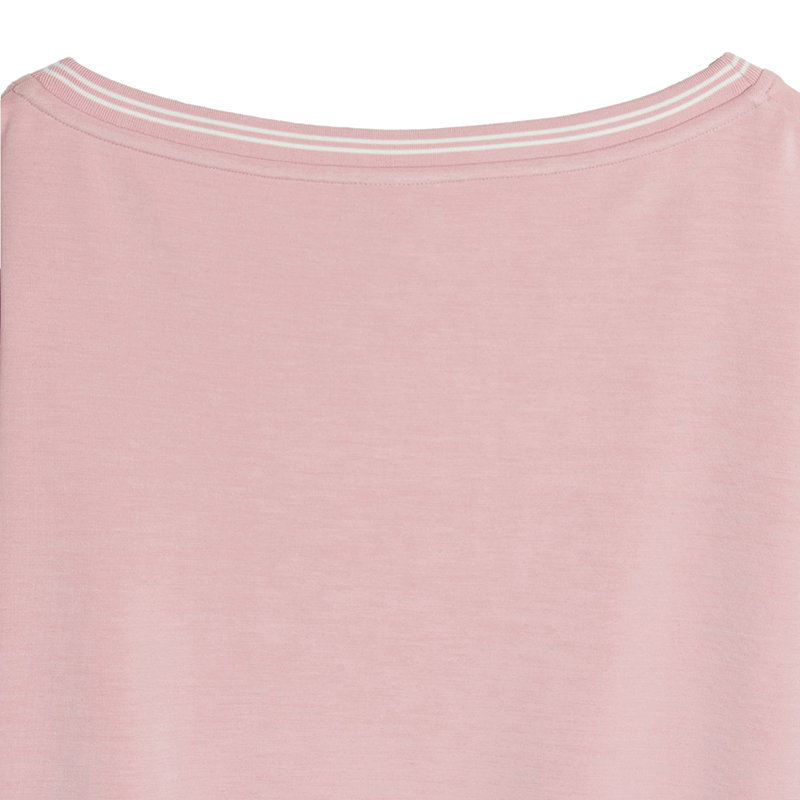 Horizontal color-block seam alignment detail