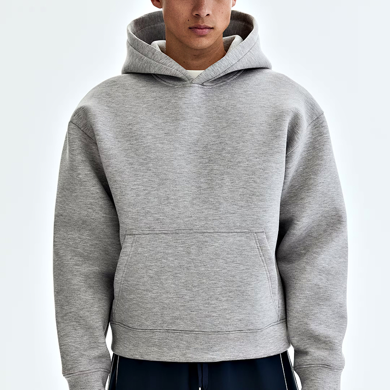 Wide ribbed cuff and hem finish