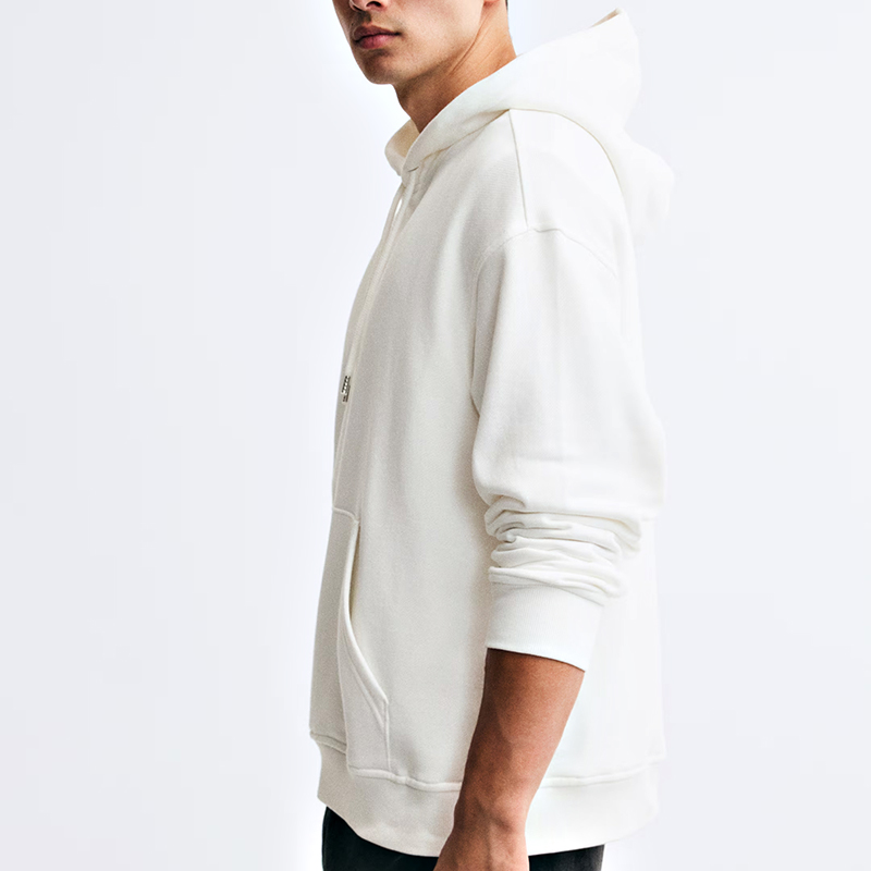 Ribbed cuff and hem finish on lightweight body