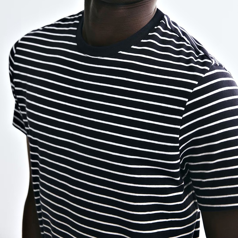 Slim fit T-shirt front with side seams taken in at the waist