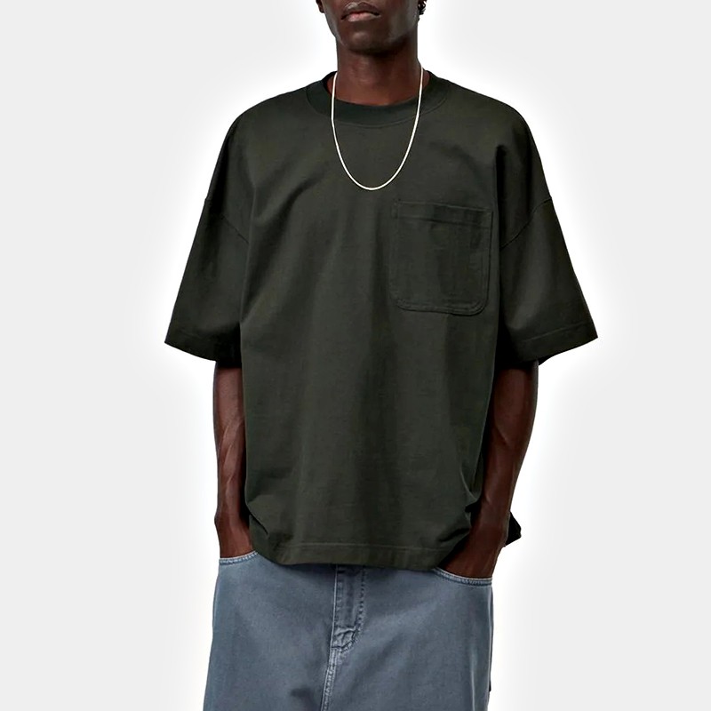 Boxy relaxed body and straight hem of utility tee