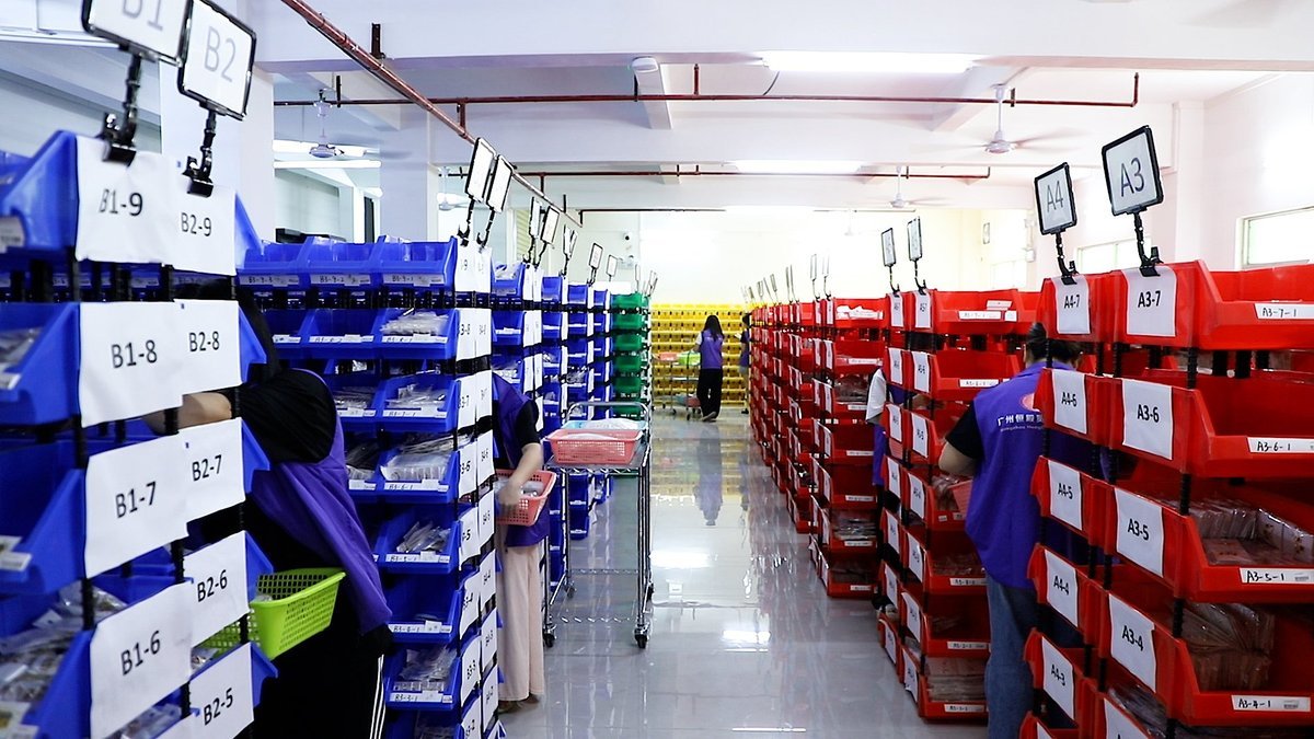 Hengdian Silver warehouse with organized 925 silver jewelry inventory