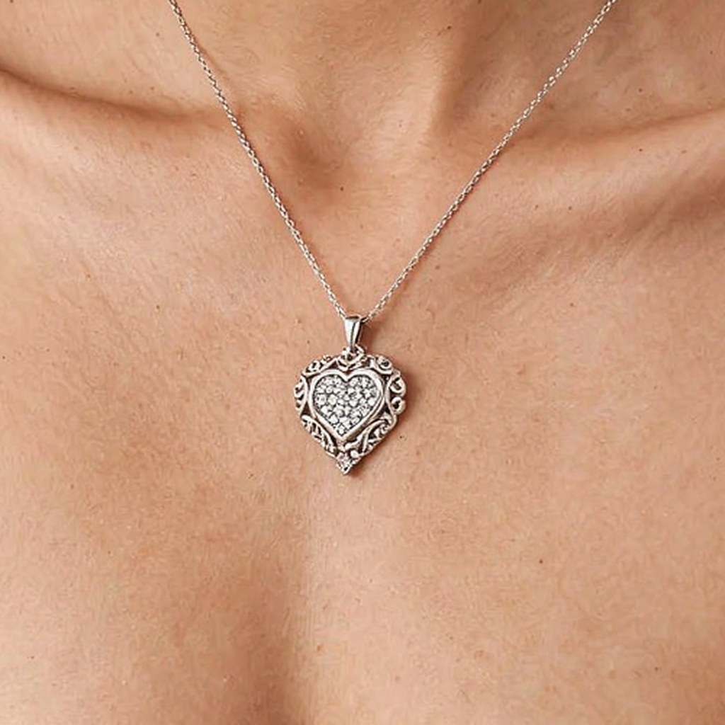Filigree Heart Pave Pendant Necklaces scene rendering 3