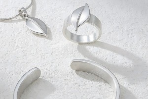 How to Build a Cohesive Silver Jewelry Collection