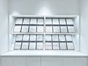 Showroom display of 925 silver jewelry collections on lit shelves