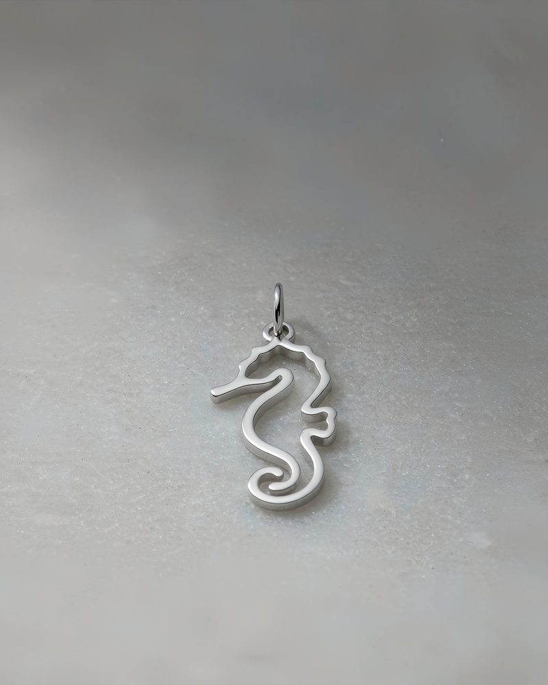 Seahorse pendant in 925 sterling silver on a fine chain