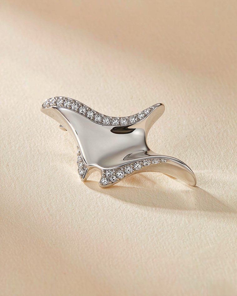 Manta ray brooch in sterling silver with pavé stones