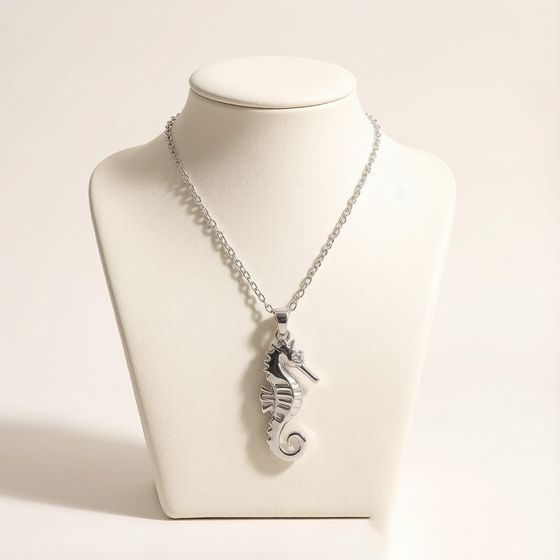 Lined Seahorse in 925 sterling silver
